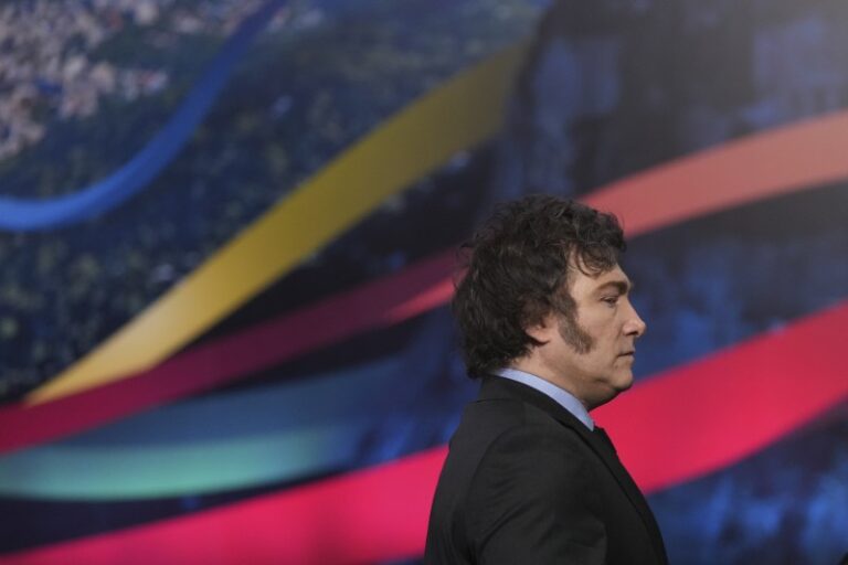 Milei evalúa cambiar el embajador en Beijing  para relanzar la relación con China