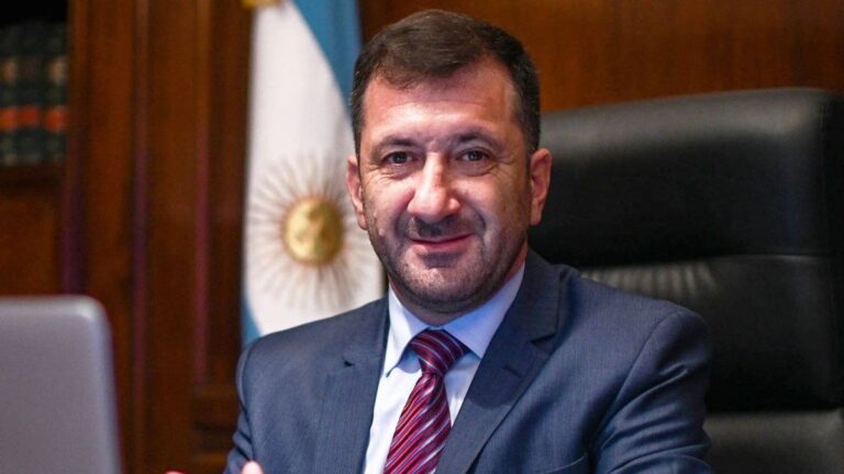 Tras el escándalo de Edgardo Kueider, el Gobierno analiza destituir a diputados y senadores con causas judiciales