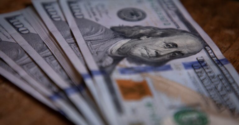 El dólar paralelo repuntó pero el Banco Central mantiene las compras