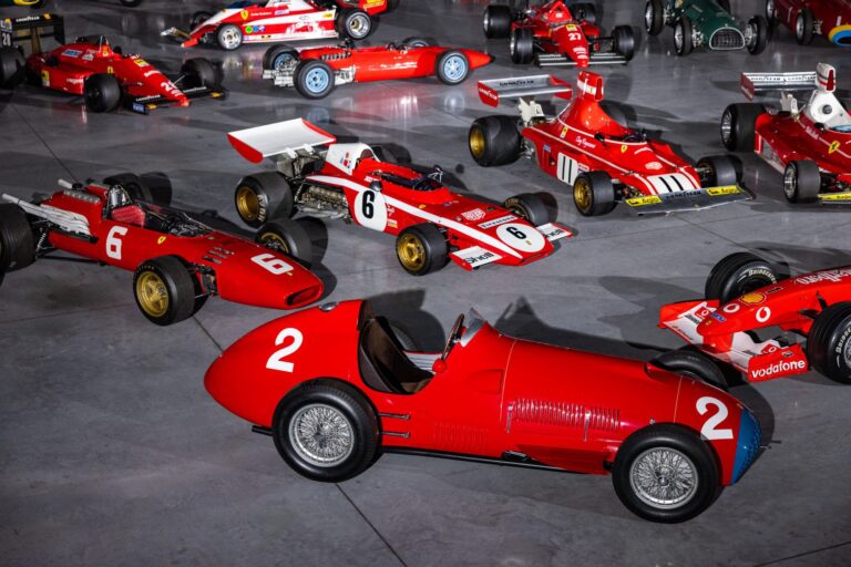 Así es la colección millonaria de 69 autos que el ex-jefe de la Fórmula 1 pone a la venta