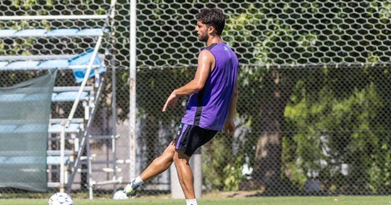 Una buena y una mala para Costas en Racing a la espera de Belgrano