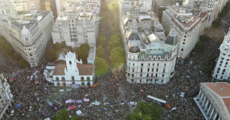 Al closet nunca más. Marcha Federal Antifascista y Antirracista