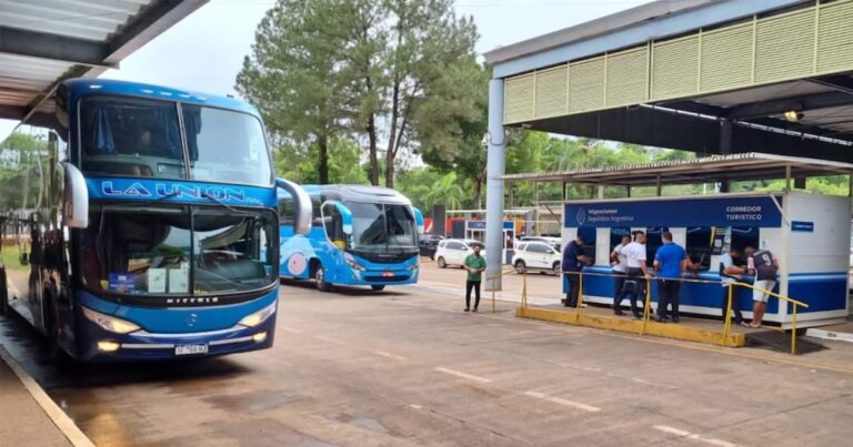 Viajes al exterior. Eliminan la obligación de verificar los documentos de menores
