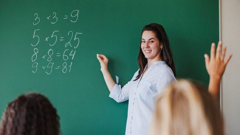 Cómo organizar la vuelta a clases de tu hijo en nueve pasos, según la Inteligencia Artificial