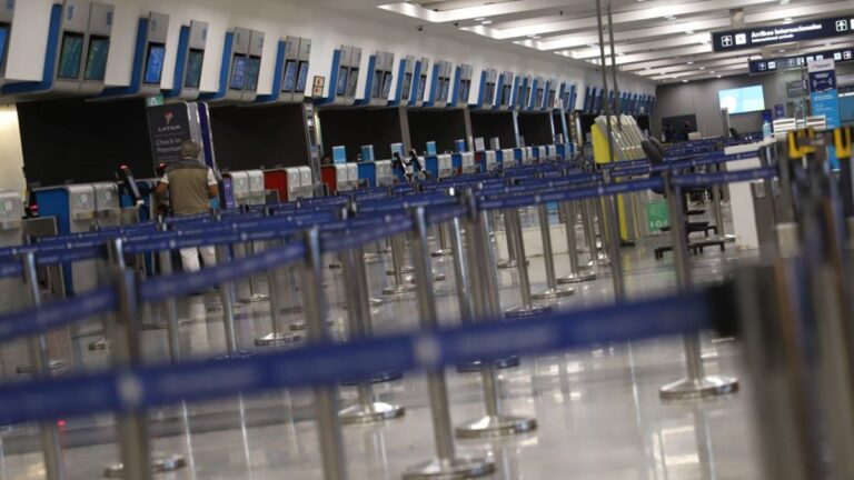 Una asamblea de gremios aeronáuticos en Aeroparque podría complicar los vuelos