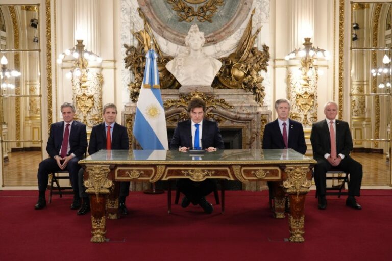 Tras la paliza en Diputados, Milei advierte: «Me van a tener que sacar con los pies para adelante»