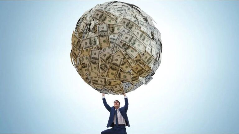 Superávit financiero: la estrategia de Luis Caputo para bajar intereses en 2025, con riesgo de rebote en 2026