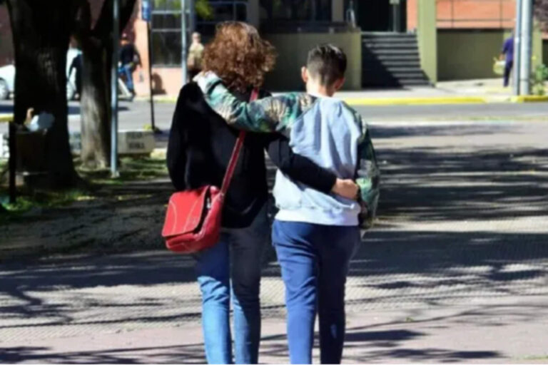 Córdoba impulsa una campaña para aumentar la adopción de adolescentes