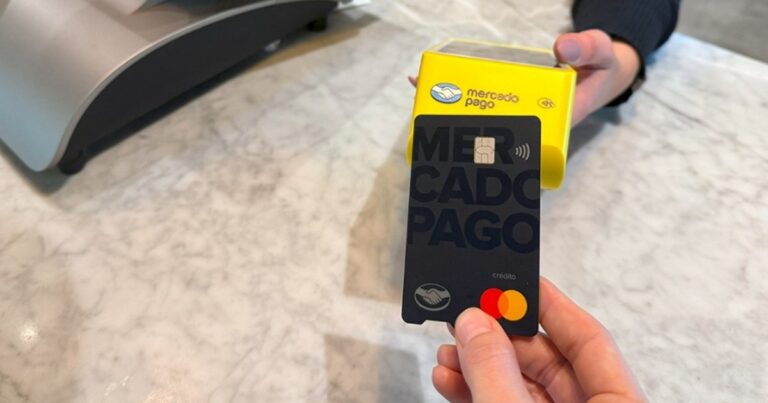 Antes de convertirse en banco, Mercado Pago pone primera y lanza su tarjeta de crédito