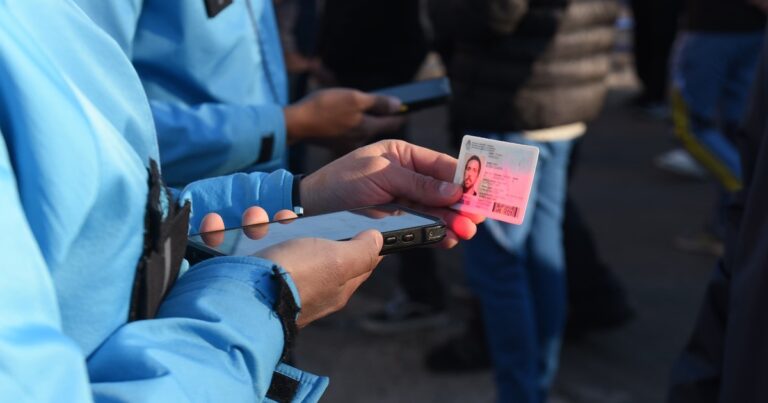 Estaban prófugos de la Justicia y cayeron por ir a ver a Boca