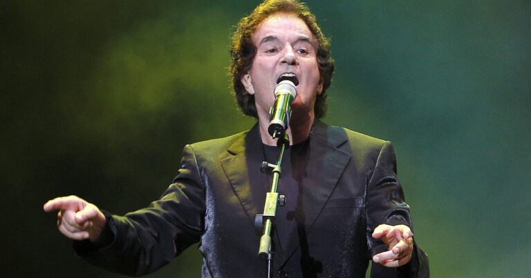 Murió Manuel de la Calva, cantante del Dúo Dinámico que popularizó el clásico «Resistiré»