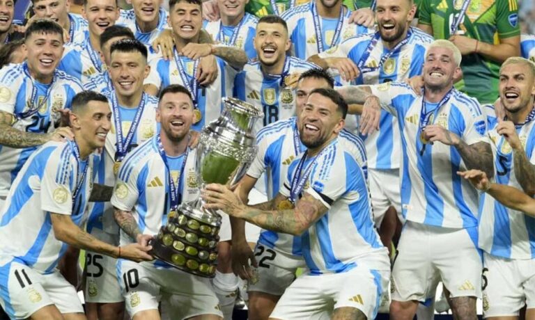 Un futbolista de la Selección Argentina que está casado fue descubierto seduciendo a una famosa: «Gatero mal»