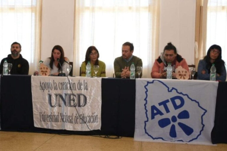 La descarada militancia política de los maestros en la ATD