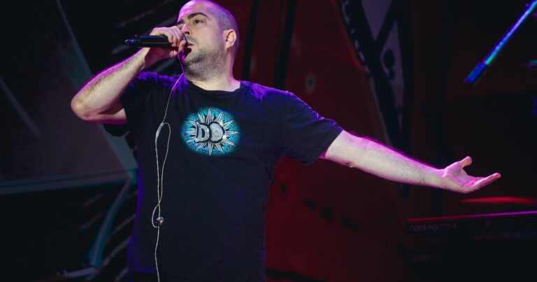 Las canciones de Callejeros, la voz de Pato Fontanet y los ritos del rock barrial volvieron a llenar un estadio de CABA