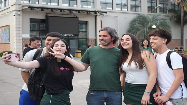 Nico del Caño en la UNLAM. Todos saben que quienes enfrentamos a Milei somos el Frente de Izquierda