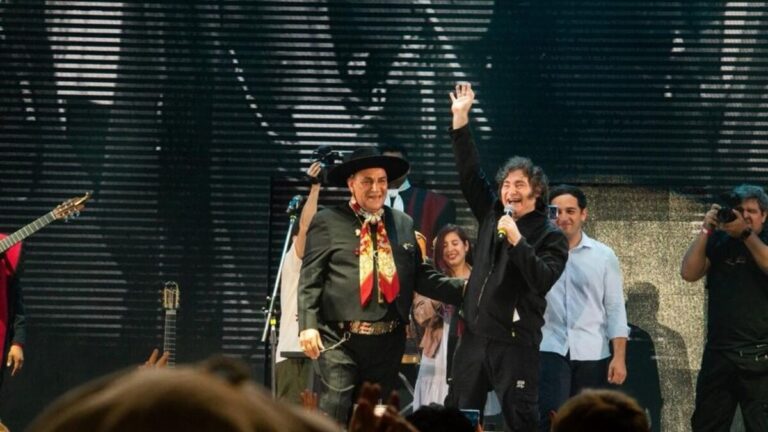 Javier Milei cantó con el Chaqueño Palavecino en el Festival Jesús María y ratificó su vínculo con Córdoba