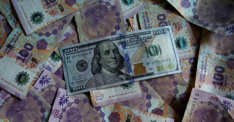 Dólar hoy: a cuánto cotizan el oficial y sus diferentes tipos de cambio este viernes 13 de febrero