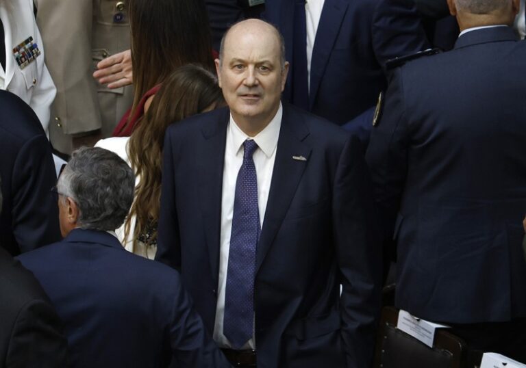 Vinculan a Sturzenegger con el desembarco de Scatturice eb Gimnasia, que ahora le hace un guiño a las SAD