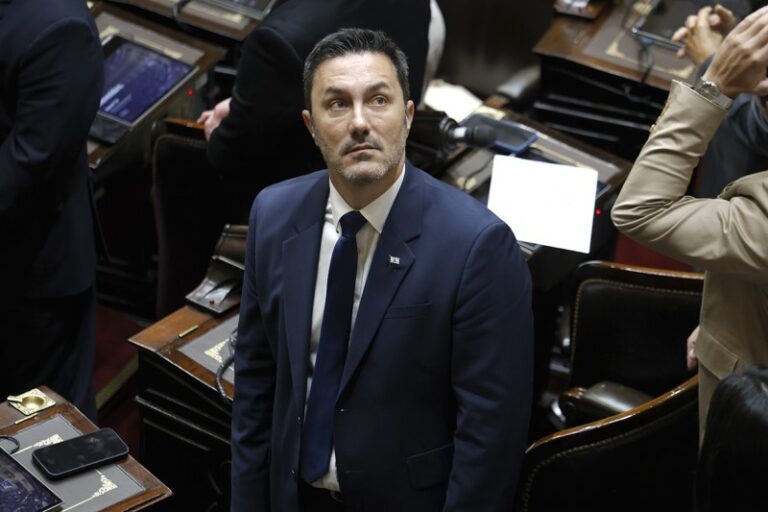 Escándalo IOSFA: los militares están sin cobertura y denuncian un negociado de Petri para vaciar la obra social