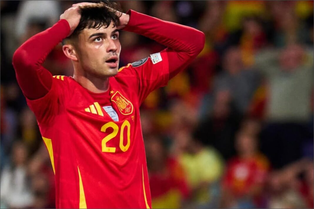 Las banderas de España y Egipto ondeando, representando el partido amistoso de fútbol.